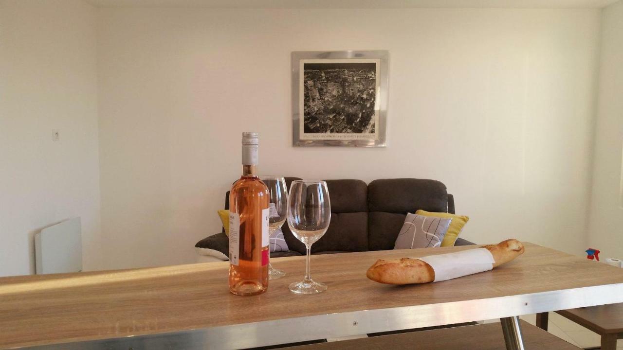 Le De Gaulle Apartment อองทีบส์ ภายนอก รูปภาพ